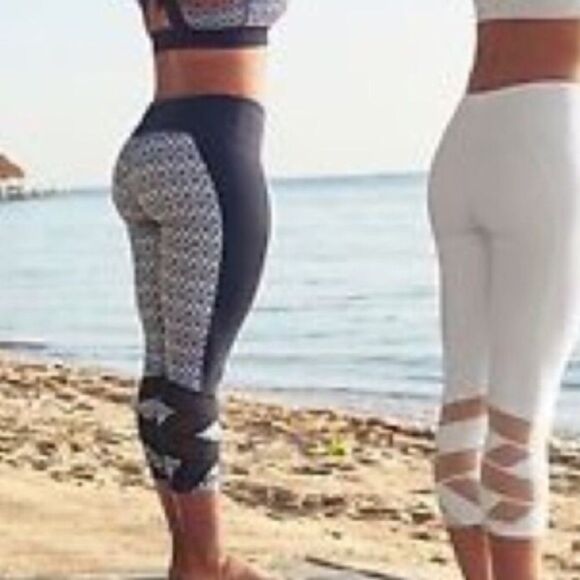 ATHLETA High Rise Mosaic Mantra Capri Leggings Tights Mesh Navy Blue White S - Picture 5 of 12